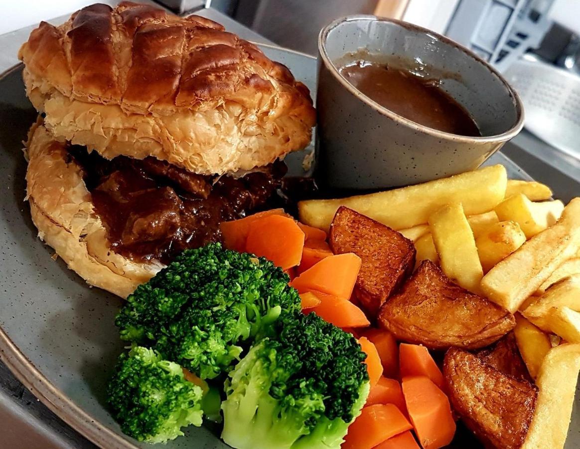 The Swan Inn 斯特兰拉尔 外观 照片
